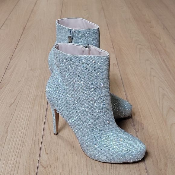 LAUREN LORRAINE "SIMMER" SILVER EMBELLISHED ANKLE BOOTS, SIZE 9.5 - Picture 4 of 11